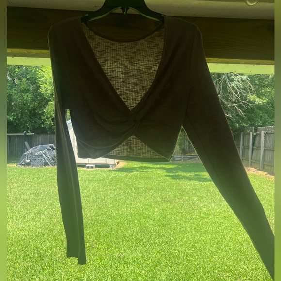 Aeropostalé Locoowai-Sleeve-Workout-V-Neck-Cropped - Picture 1 of 4